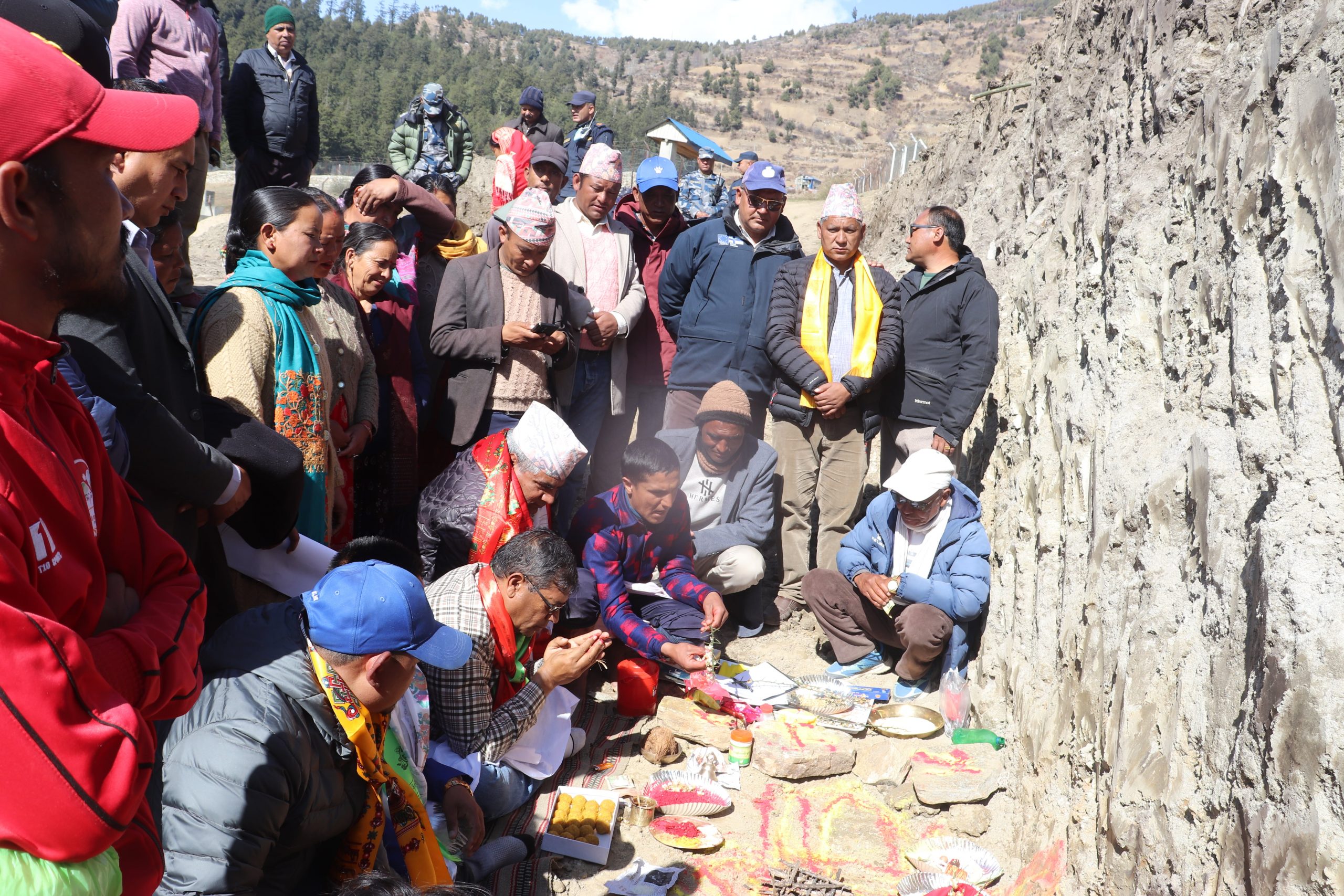 हुम्लाको सिमकोटमा हक्की खेल मैदान बन्दैः कांग्रेस नेता शाहीद्धार सिलान्यास 